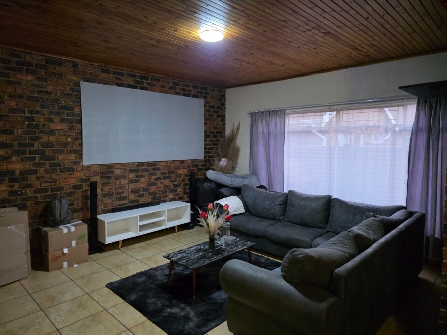 To Let 3 Bedroom Property for Rent in Vaalpark Free State